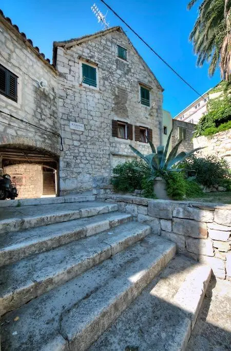 Authentic Dalmatian House Sara Appartement Split
