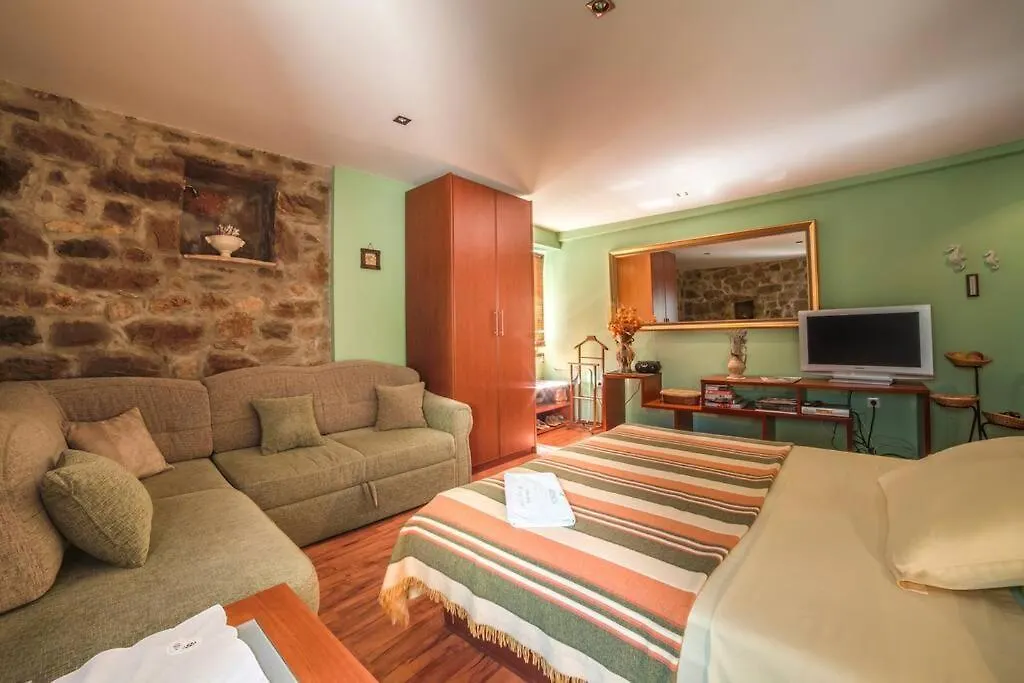 Authentic Dalmatian House Sara Appartement Split